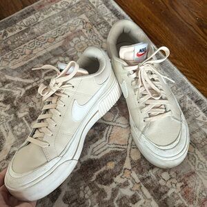 Nike court legacy women's size 9, tan